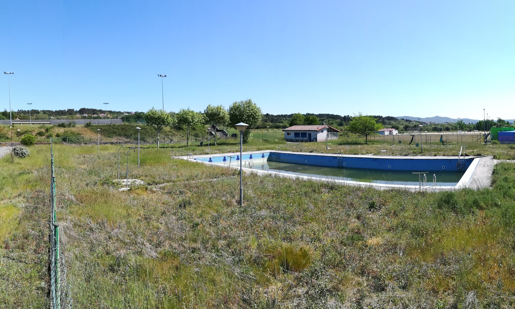 Abandono instalaciones deportivas Parque Tecnologico Galicia 01