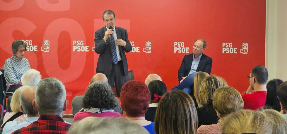 Abel Caballero nun momento do Parladoiro, dirixíndose ao público na Casa do Pobo provincial.