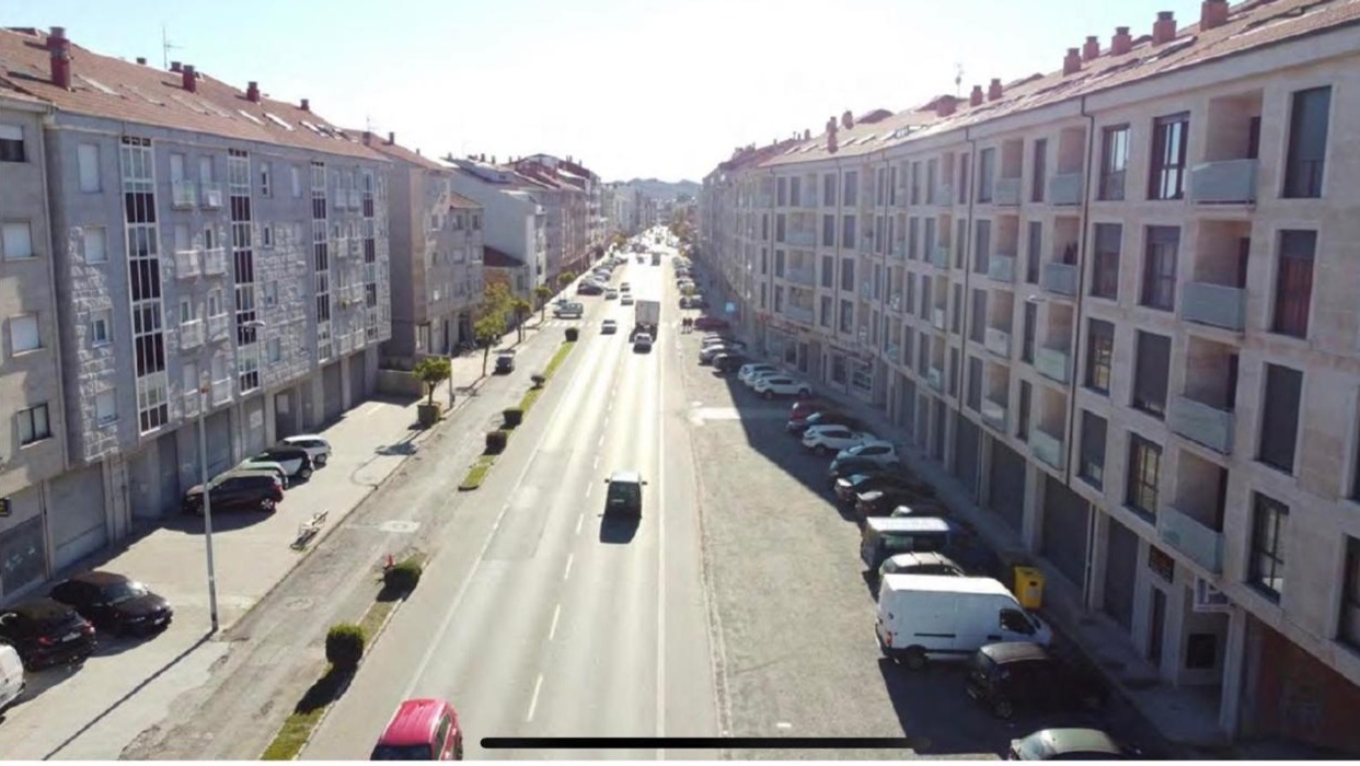 Estado actual da Avenida de Ourense de Xinzo de Limia, afectada polos traballos de humanización da N-525.